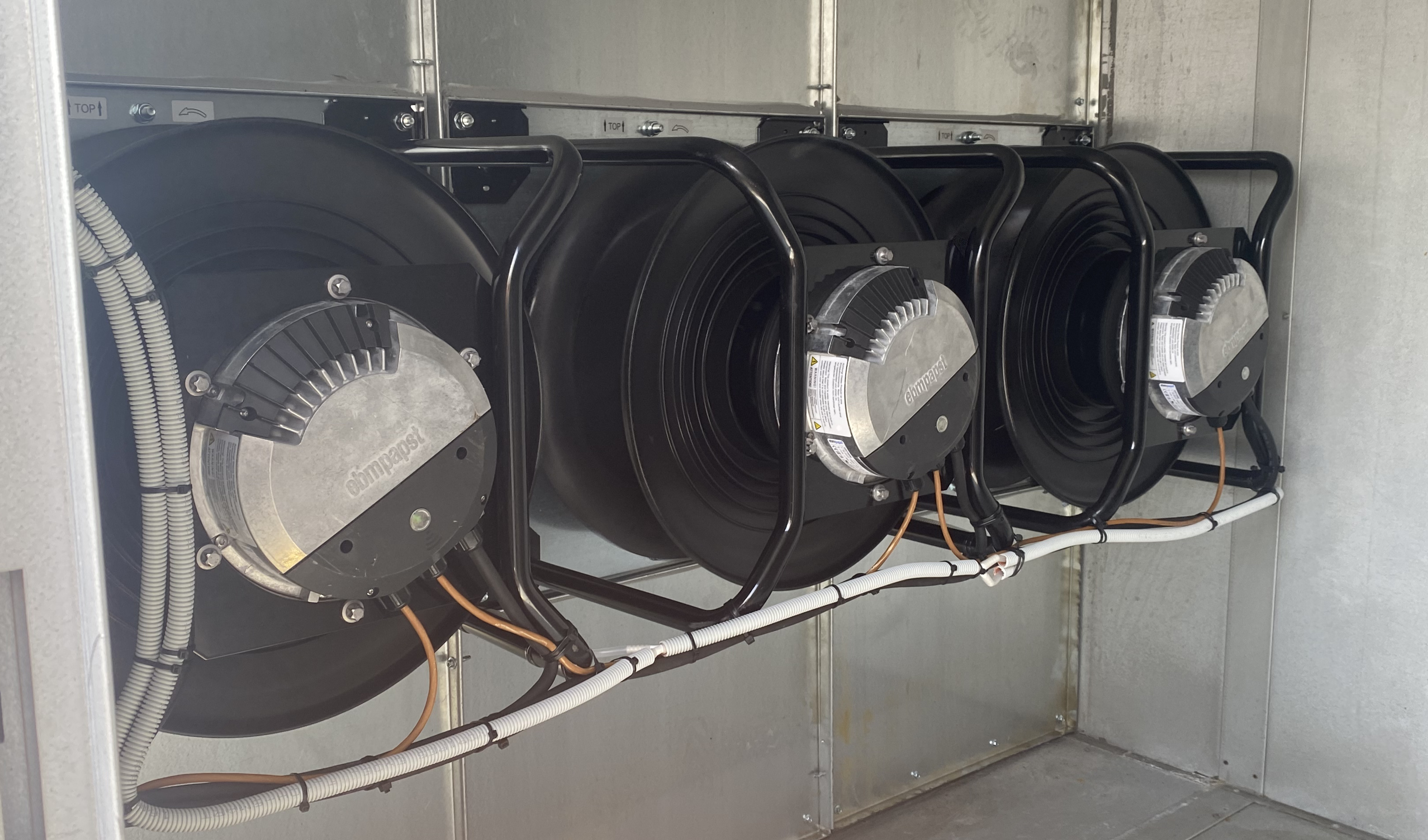 Billedet viser udskiftning af ventilationsanl&aelig;g p&aring; Havneholmen 25