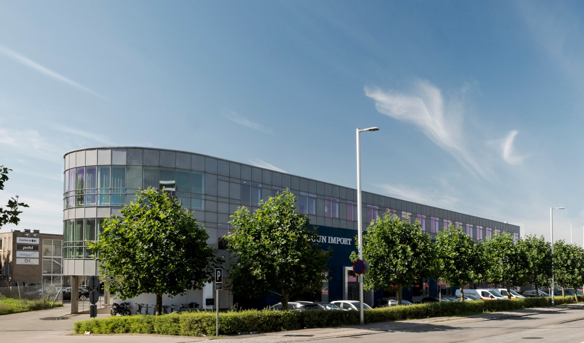 Billedet viser facaden p&aring; Hovedvejen 1-9