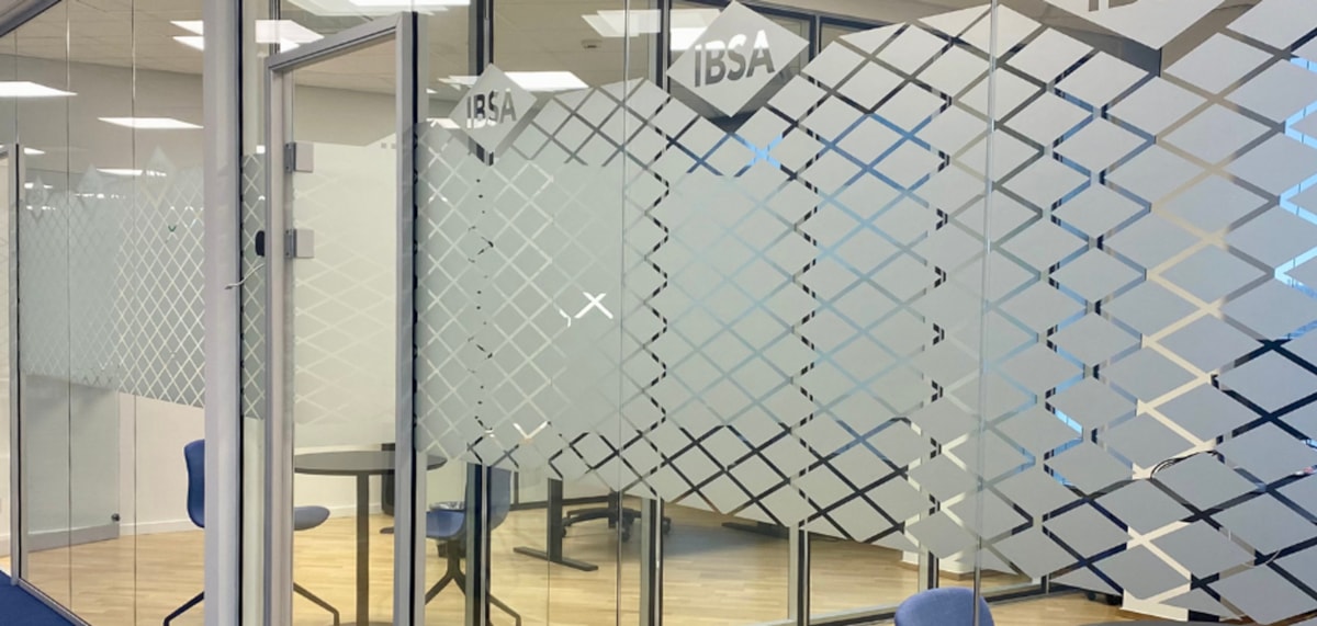 Billedet viser et m&oslash;derum hos IBSA Nordic p&aring; Kalvebod Brygge 45.