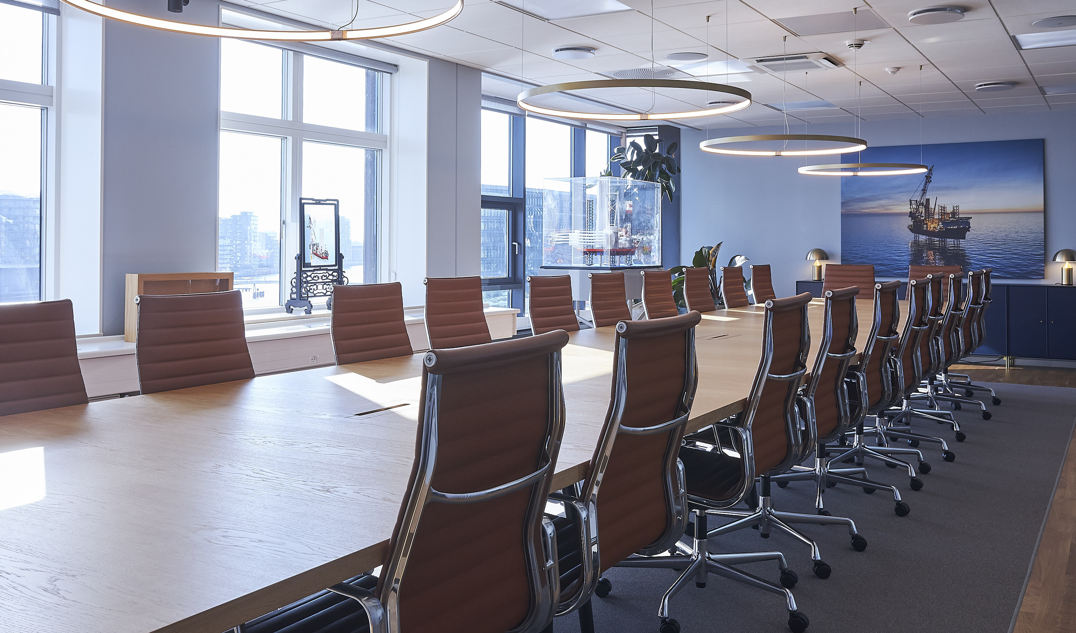 Billedet viser et m&oslash;derum hos Cadeler p&aring; Kalvebod Brygge 43.